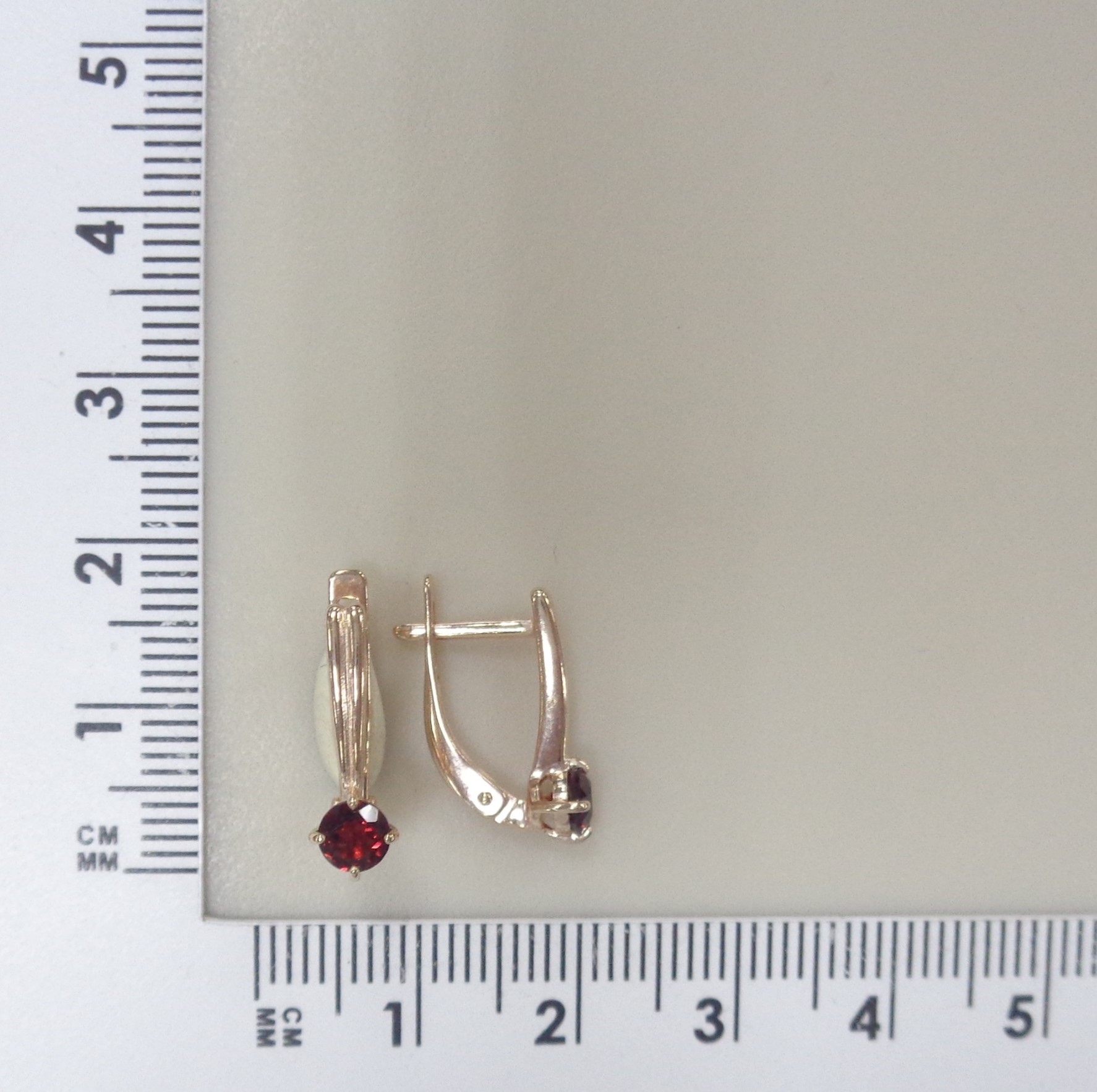 Серебряные серьги с гранатами